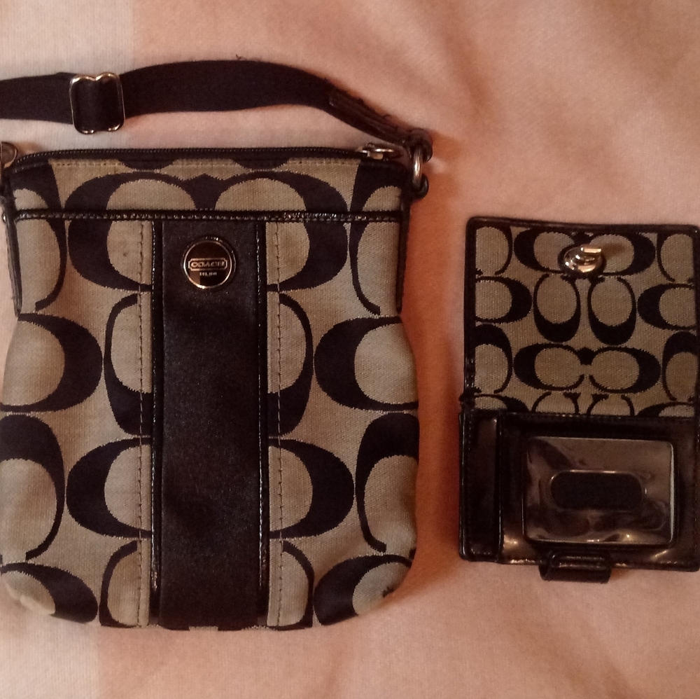 Women's Coach Purse  & Wallet.  Smoke and pet free home.
